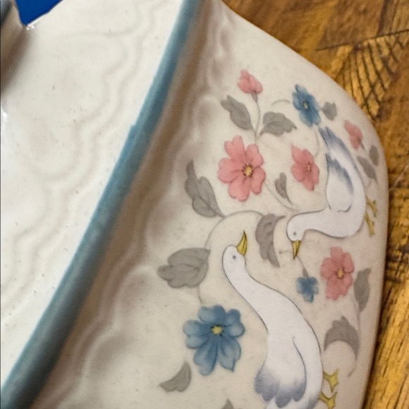 Floral Duck Ceramic napkin holder - Picture 5 of 6